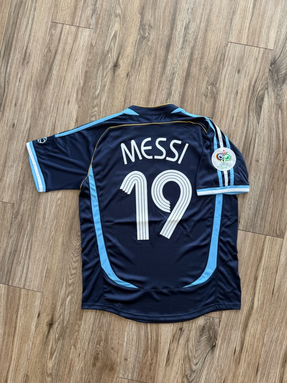 Argentina Home Soccer Jersey Retro 2006 Messi 19